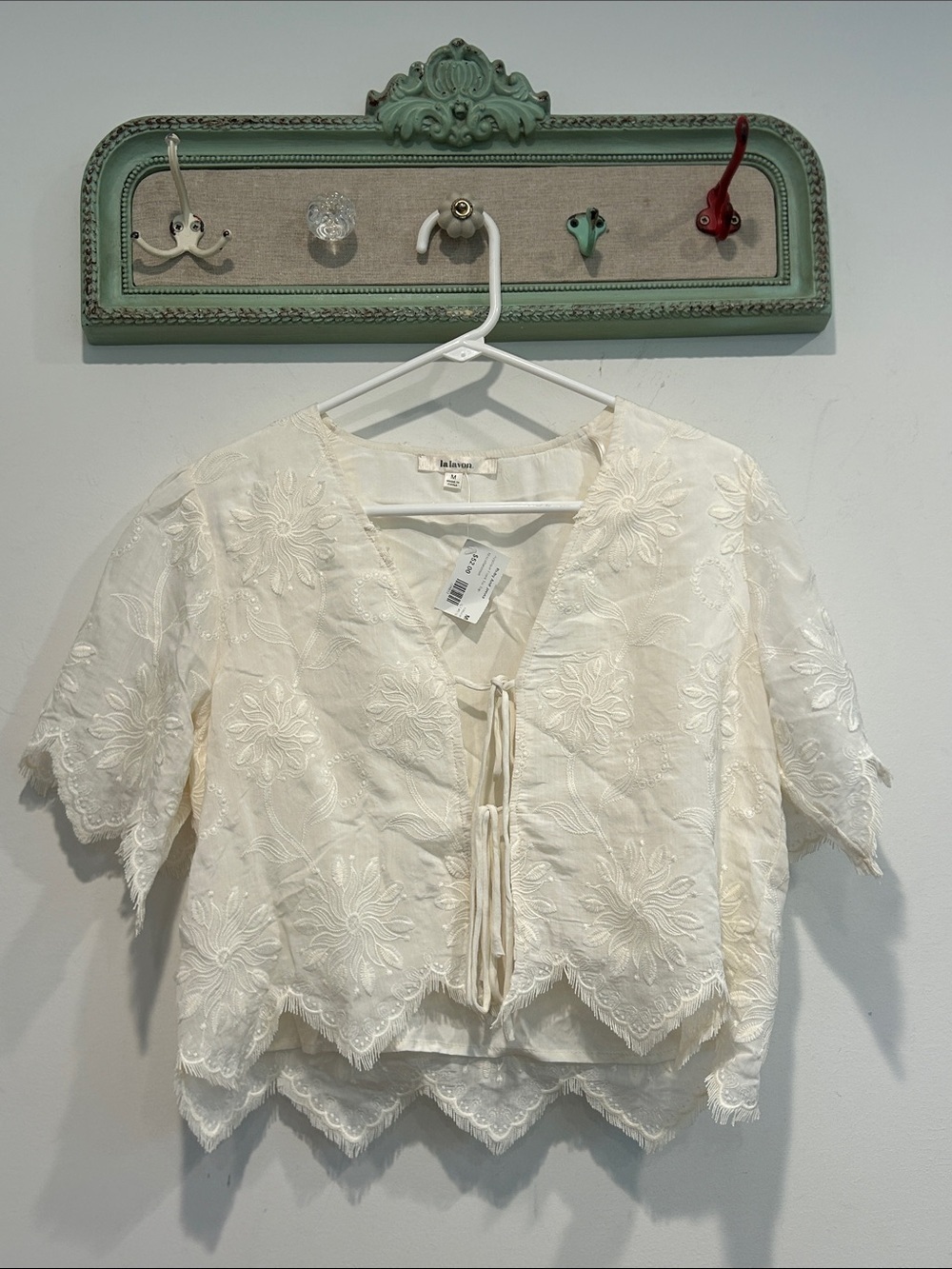 La Lavon Women’s Ivory Embroidered Tie-Front Short Sleeve Top medium new w tag